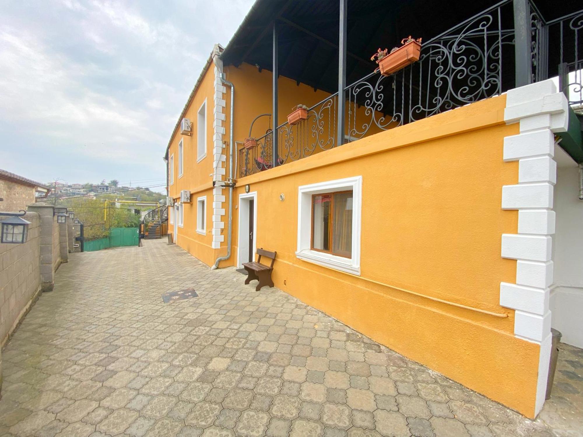 Hotel Orange Kutaisi Ngoại thất bức ảnh